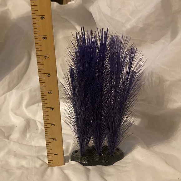 Dark purple Imagitarium aquarium plant - Picture 1 of 2
